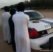 الإطاحة بثلاثة جناة يسلبون العمالة في الرياض
