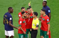 بعد #احتجاج_المغرب.. ما هي الحالات التي تستدعي إعادة مباراة بكرة القدم؟
