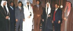 صورة نادرة لـ”محمد علي كلاي” برفقة الملك فيصل والملك فهد
