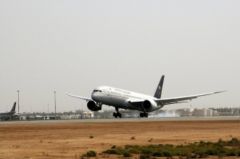 هبوط اضطراري لطائرة الخطوط بمطار جدة لإنقاذ راكب سوداني