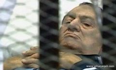 بدء محاكمة مبارك ونجليه في القاهرة بتهمة الاستيلاء على المال العام