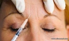 حقن “الفيلرز” بالجبهة يؤذي العين ويتسبب بسكتة دماغية