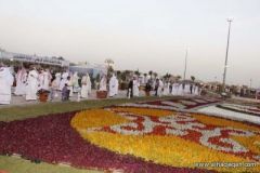 سجاد الزهور تستقطب الزوار والمصورين في ربيع الرياض