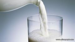 لحل مشكلة هضم “اللاكتوز”: بدائل لحليب البقر ومشتقاته