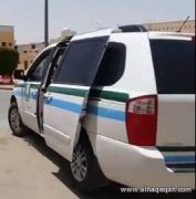 بالفيديو : مراهق يفحط بسيارة تابعة لـ “البلدية” ويهرب لدى رؤيته شخصاً يصوره