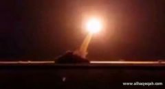شاهد.. لحظة اعتراض الدفاع الجوي صاروخ “سكود” حوثيًّا في الجو