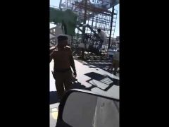 بالفيديو … سقوط جسر مشاة على طريق «أبها- خميس مشيط»