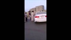 بالفيديو … شاب يحطم سيارته بجازان متعمداً