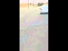 بالفيديو.. خروج طفلة من نافذة مركبة يعرّضها للخطر أثناء السير