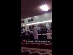 وفاة إمام مسجد بمكة في المحراب عقب الانتهاء من صلاة الفجر (فيديو)