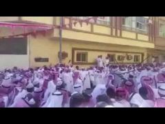 بالفيديو.. حفل “مزمار” بأحد أحياء الطائف يتحول لمشاجرة جماعية بالعصي