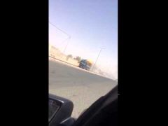 بالفيديو .. رجل أمن يقود شاحنة محترقة وينقذ محطة وقود بحائل من كارثة محققة