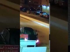 بالفيديو.. لص يسرق سيارة مواطن أثناء نزوله لبقالة بالرياض