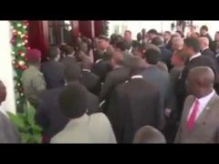 بالفيديو.. مشاجرة بين حرس السيسي وأفراد الحرس الرئاسي الأوغندي