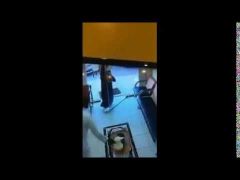 بالفيديو … مواطن يدخل مكتب عقاري بأمواله فكاد أن يسرقها أخر