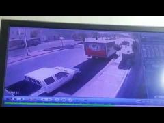 بالفيديو.. شخص يطير في الهواء عدة أمتار بعد أن صدمته سيارة مسرعة بالخرج