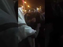 بالفيديو.. مشادة حادة بين مواطنين بسبب طلب أحدهما خفض الموسيقى