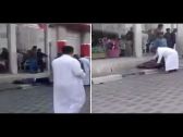بالفيديو : مشاجرة جماعية عنيفة بين عدد من الوافدين بالأحساء