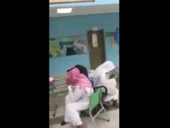 بالفيديو.. معلمون يلهون داخل مدرسة تزامناً مع قرب انتهاء الاختبارات