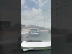 بالفيديو .. مطاردة مُثيرة للص سرق مركبة تنتهي بالقبض عليه على طريق جدة مكة السريع