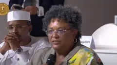 رئيس وزراء باربادوس: جائحة #كورونا أعادت العالم 3 عقود للخلف