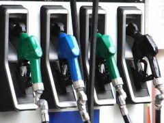 “الداخلية” توجه بتطبيق 6 توصيات لمعالجة نقص المنتجات النفطية بمحطات الوقود