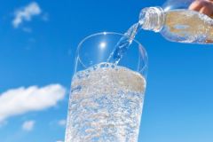 «#الصحة»: شرب 8 أكواب من الماء يقي من الجفاف