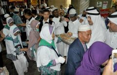 وصول أولى رحلات الحجاج الإندونيسيين المستفيدين من مبادرة «#طريق_مكة»