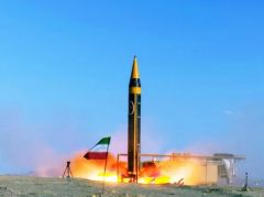 يحمل 1.5 طن رؤوس حربية.. #إيران تكشف عن صاروخ جديد من الجيل الرابع