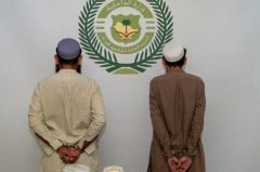 القبض على مقيمين من الجنسية #الباكستانية لترويجهما مادة الميثامفيتامين المخدر (الشبو)