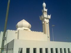 شاب يكسر أنف إمام مسجد بمكة “لعدم خشوعه” في الصلاة