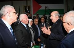 الفصائل الفلسطينية توقع وثيقة للمصالحة تنص على إجراء الانتخابات خلال عام