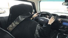 ضبط فتاة تقود سيارة بتهور في شقراء