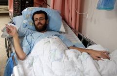 اسرائيل تفرج عن الأسير الصحفي القيق بعد خوضه إضراباً عن الطعام استمر مدة 94 يومًا