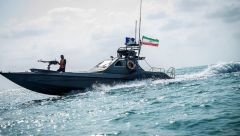 زوارق إيرانية تحتجز سفينة تجارية داخل #المياه_العراقية