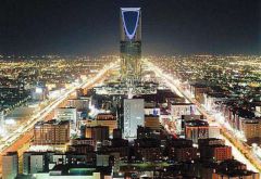 أربعيني يشعل النار في فرع مصرف الراجحي في الرياض