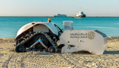 “#البحر_الأحمر_الدولية” تكشف عن روبوت مخصص لتنظيف الشواطئ