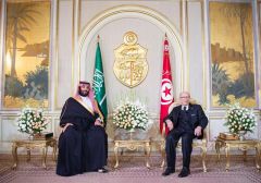 ولي العهد يبحث مع الرئيس التونسي تطورات الأحداث الإقليمية والدولية