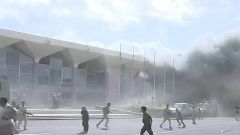 3 انفجارات تهز مطار عدن