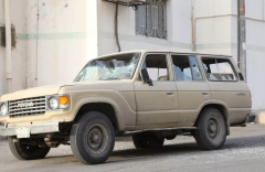 مجهول يحطم زجاج سيارات العمرة