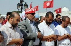 قوات الامن تستخدم الغاز المسيل للدموع لتفريق محتجين شمال غرب تونس