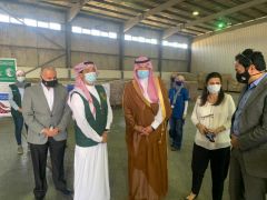 السفير السعودي لدى #الأردن يسلم برنامج الأغذية العالمي 423 طن من التمور