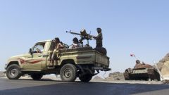 اليمن.. قوة بحرينية من 300 جندي تصل عدن لتعزيز الأمن
