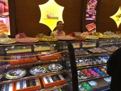 بالصور … إفتتاح محل حلويات سيبال في مدينة عرعر