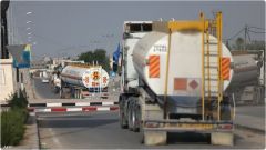 تعود لـ #الأونروا وتحمل 25 ألف لتر من السولار.. أول شاحنة وقود لقطاع #غزة