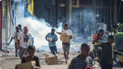 ارتفاع حصيلة قتلى أعمال الشغب في #بابوا_غينيا الجديدة إلى 22 شخصا