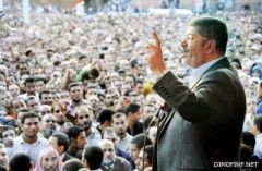 استمرار اعتصام المحتجين امام قصر الرئاسة في مصر