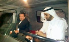 وزير التجارة يقود أول سيارة يابانية تصنع في السعودية