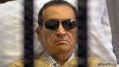 محكمة مصرية تعيد محاكمة جميع المتهمين في قضية الرئيس السابق حسني مبارك