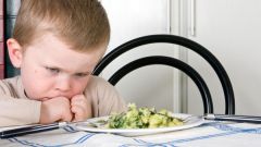 امتناع الأطفال عن الطعام يسبب الاكتئاب